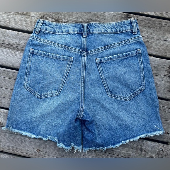 NWT Dynamite Renee Mid Thigh Jean Shorts Factory Distressing Size 26 Women’s - Picture 6 of 8